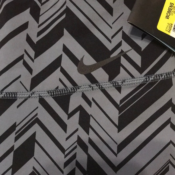 NIKE LEGENDARY TIGHT FIT - Picture 2 of 7